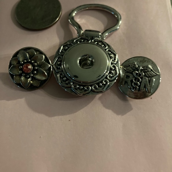 Magnetic Eye Glass/Employee ID Name Tag Holder - Picture 3 of 4